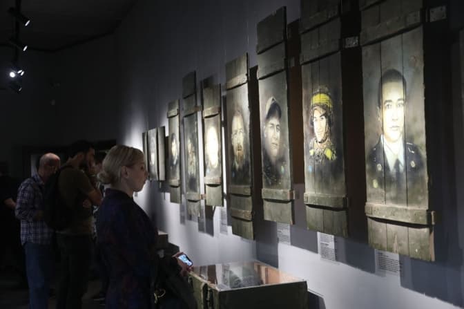 В Музеї війни відкрили виставку французького вуличного художника Крістіана Ґемі, відомого як C215