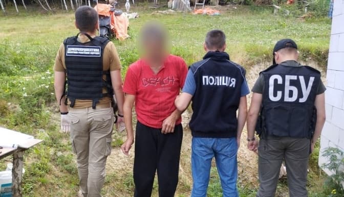 Мешканців Львівщини та Закарпаття підозрюють у нелегальному збуті зброї з передової