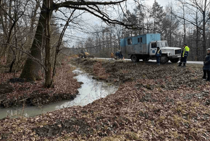 У громаді біля Львова другий день прориви водопроводу. Мешканці залишились без води