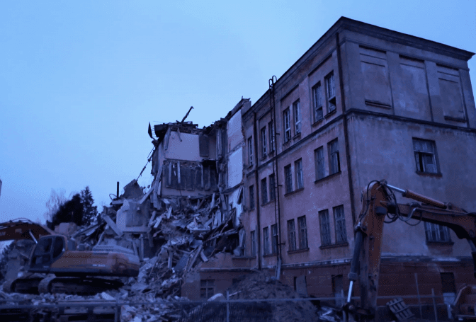 У Львові знесли частину одного з корпусів Львівської політехніки