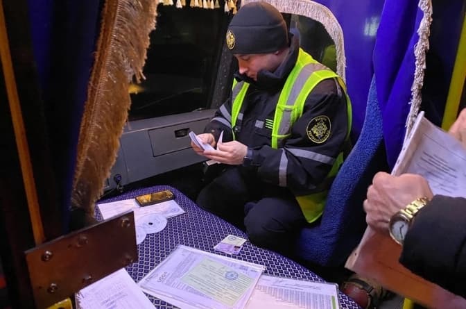 На Львівщині «Школяриком» возили пасажирів. Які порушення виявили під час перевірки автобусних маршрутів