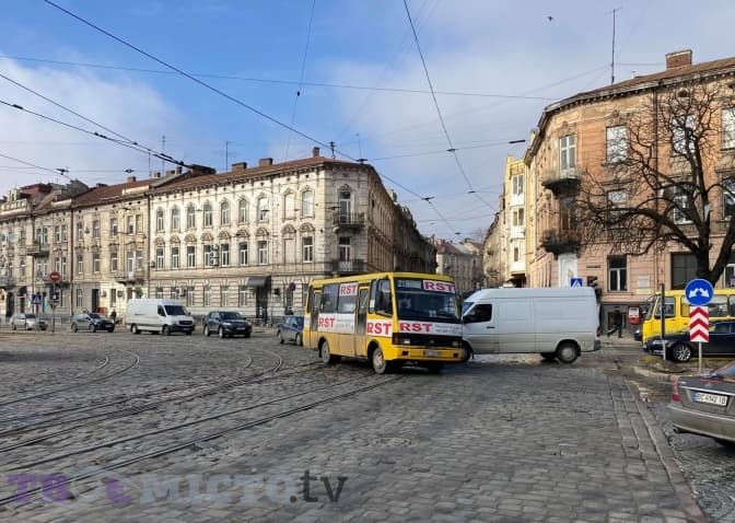 Фото перехрестя на вул. Сахарова – Вітовського – Коперника/Твоє місто