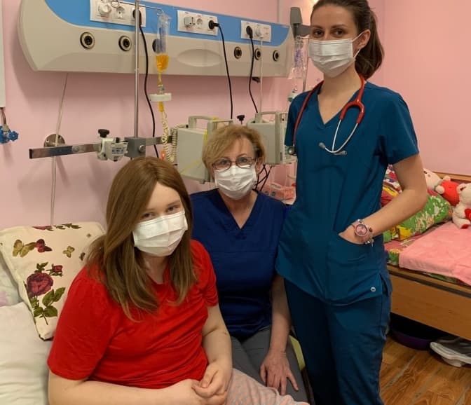 Львівські медики врятували життя онкохворій дівчинці, ввівши їй укол за 3 млн грн