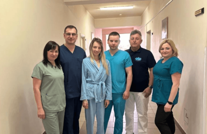 Львівські лікарі видалили дівчині 15-сантиметрову пухлину, яка призводила до порушення ходи