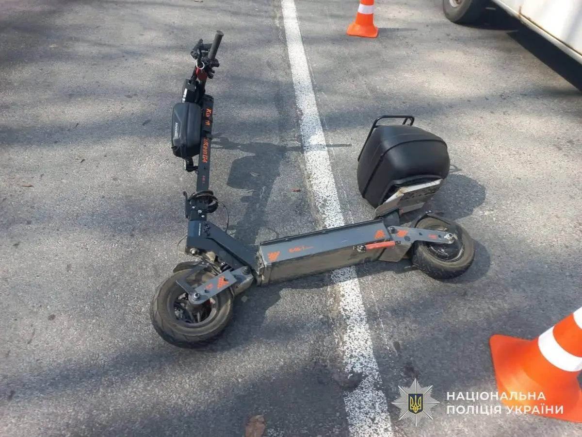 У Львові після падіння з електросамоката 27-річна жінка потрапила до реанімації