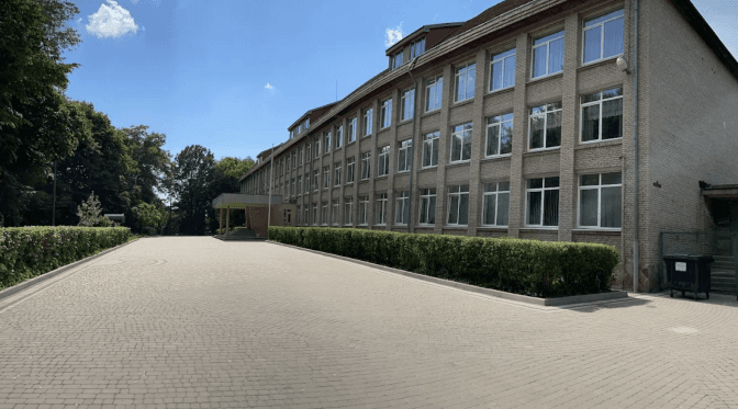 Деякі львівські навчальні заклади змінять умови вступу: що чекає на учнів