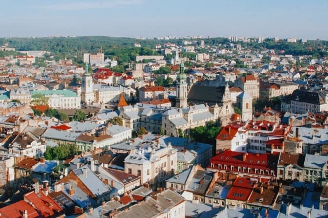 У Львові без дозволу облаштували парковку. Місто судитиметься з ФОПом