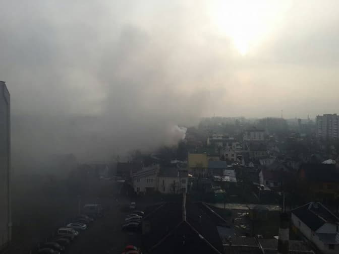 Ситуація на дорогах Львова: на Левандівці ускладнений рух через дим