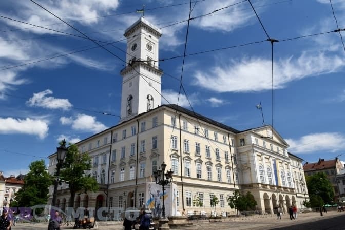 Депутатам Львівської міськради роздали повістки