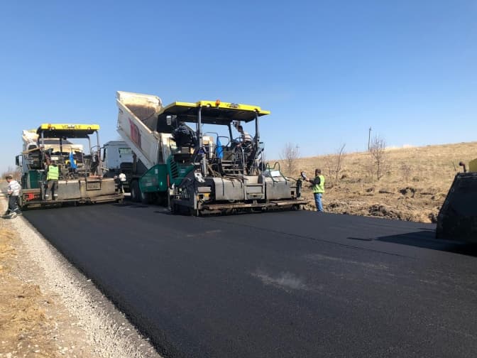 Як на Львівщині ремонтують дорогу до заповідника в Нагуєвичах. Відео