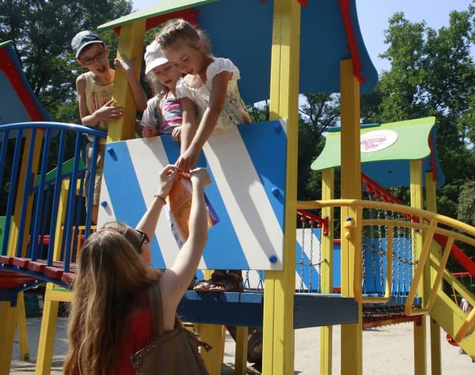 Як розмовляє ваша дитина: У Львові на майданчиках розмістили "мовні" правила