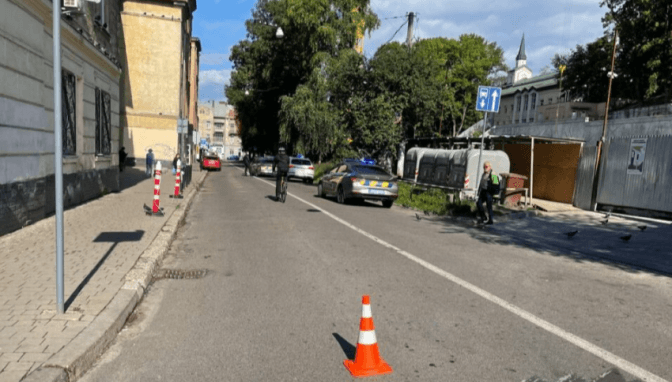 Біля Стрийського ринку у Львові зіткнулися три автомобілі. Є потерпілі