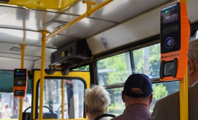 У Києві у перших маршрутках приватного перевізника встановили валідатори для е-квитка