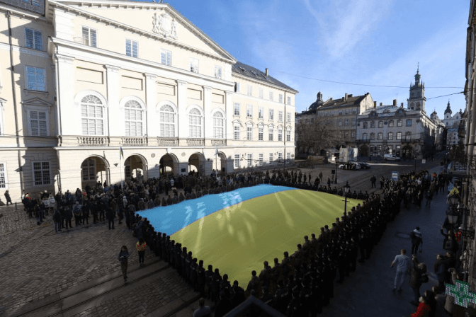 У Львові військові урочисто виконали Гімн України. Фото, відео