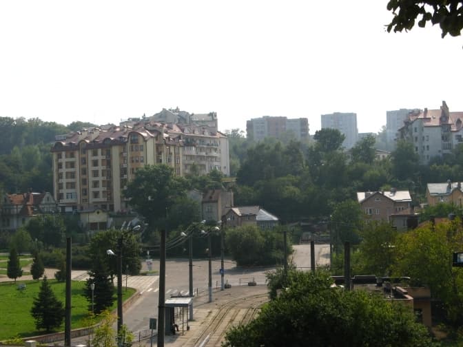 Біля львівського парку незаконно приватизували будівлю на 500 квадратів і хотіли її продати