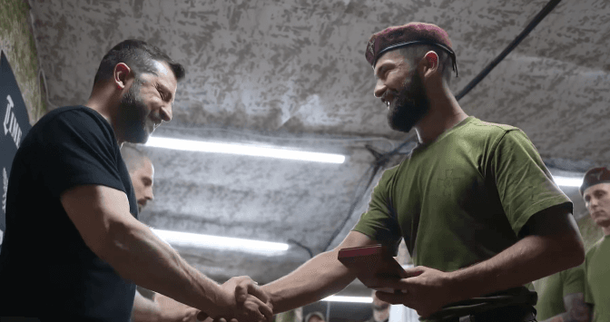 Зеленський нагородив десантників 80-ї Галицької бригади (відео)