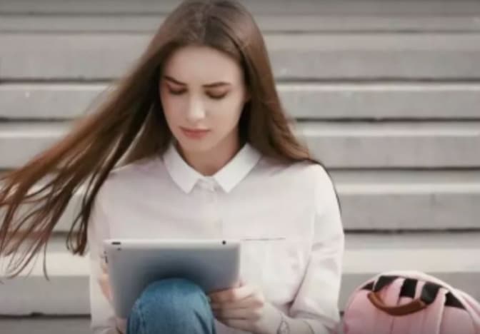 90% випускників, які виїхали за кордон через війну, планують навчатись в українських вишах