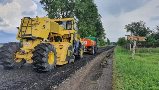 На Львівщині розпочали ремонт дороги Белз – Великі Мости. Фото