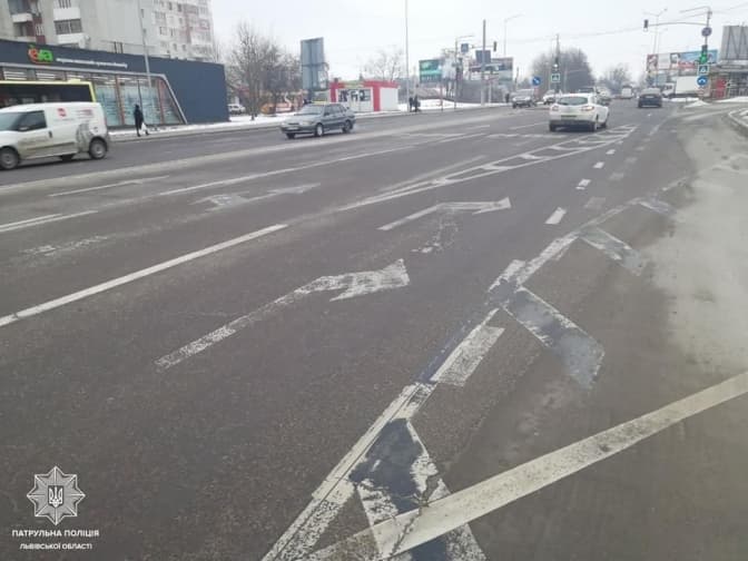 На вулиці Богдана Хмельницького змінять розмітку та доставлять дорожні знаки