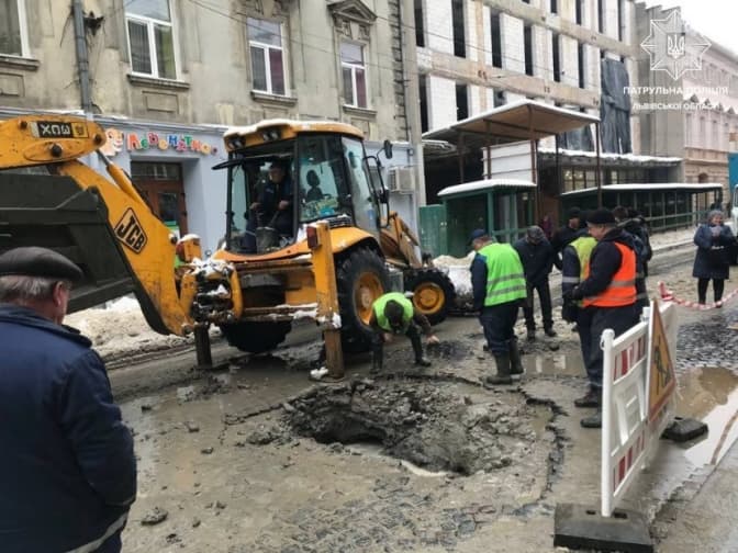 У Львові на вулиці Франка відновили рух трамваїв та увімкнули водопостачання