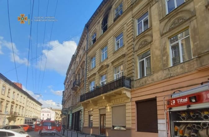 У центрі Львова на Гнатюка горіла квартира