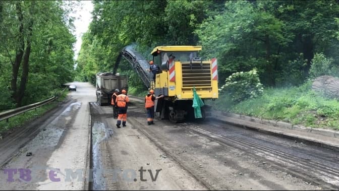 Як ремонтують Личаківську на межі Львова. Відео