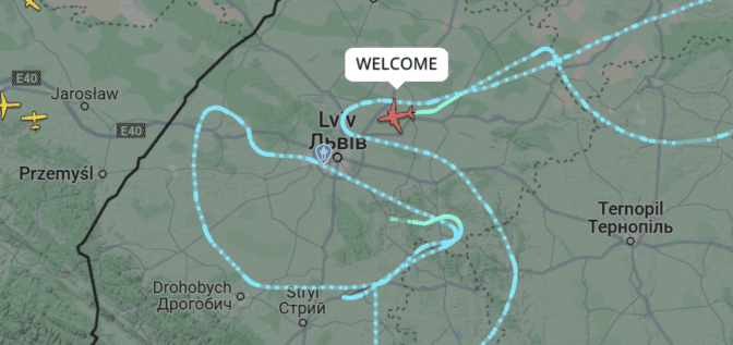 Над Львовом кружляв літак під назвою Welcome: чи означає це підготовку до відкриття аеропорту