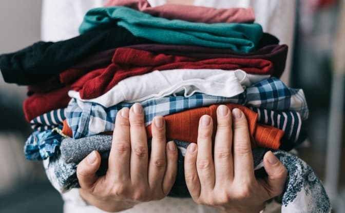 Львів’ян просять приносити старий одяг з натуральних тканин для екопотреб. Деталі