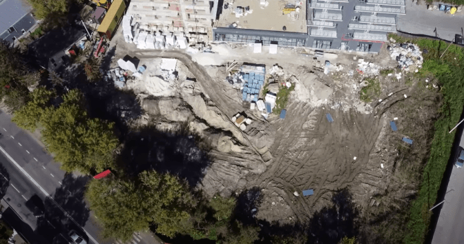 «Жодного будівництва тут бути не може». Місто прокоментувало ситуацію із озером на Замарстинівській