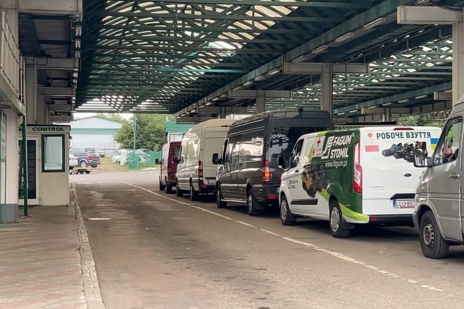 Черги з авто на кордоні тільки у двох пунктах пропуску на Львівщині