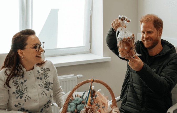 Принцу Гаррі подарували паску, спечену з борошна з розмінованих українських полів