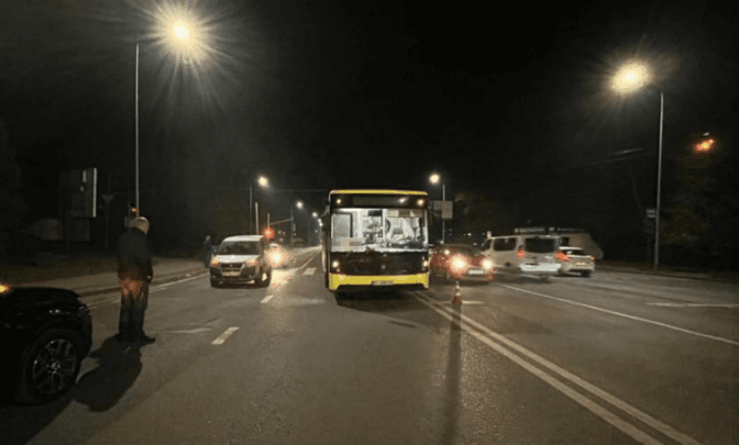 Унаслідок наїзду автобуса у Львові госпіталізували 30-річного пішохода
