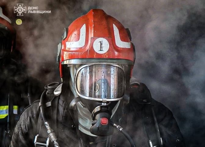 За добу на Львівщині зафіксували 26 пожеж: рятувальники врятували будівлі та автомобілі