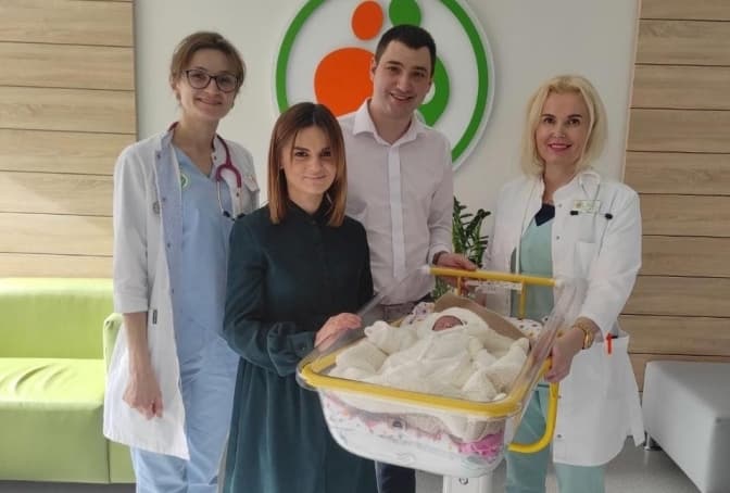 Львівські лікарі врятували дитину, що важила менше кілограма