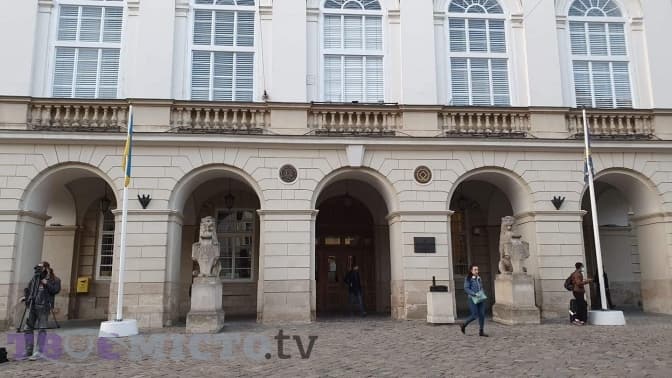 Будівництво на Вороного та кредит на 100 тролейбусів. Що розглядатимуть депутати на сесії