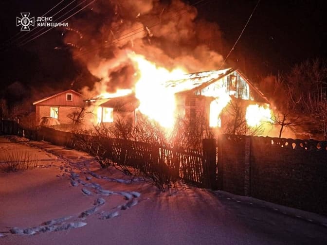 Пожежа на Київщині: у вогні загинули мати та двоє дітей
