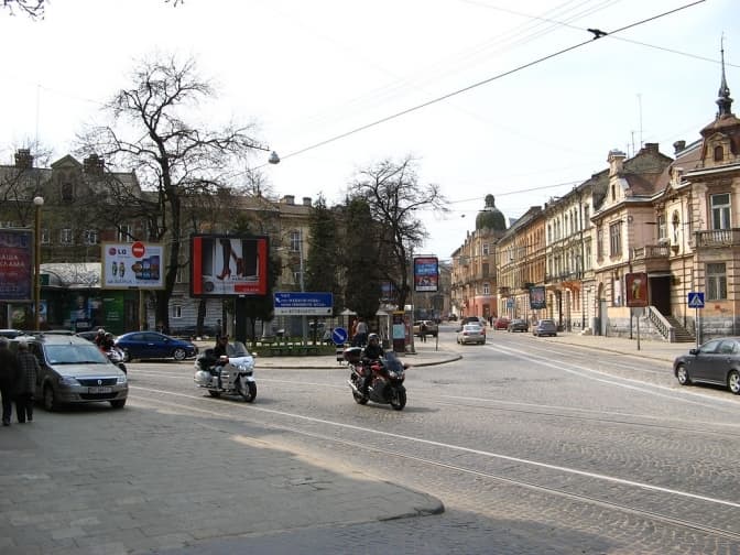 Ще на одній ділянці вулиці Івана Франка у Львові встановлять делініатори