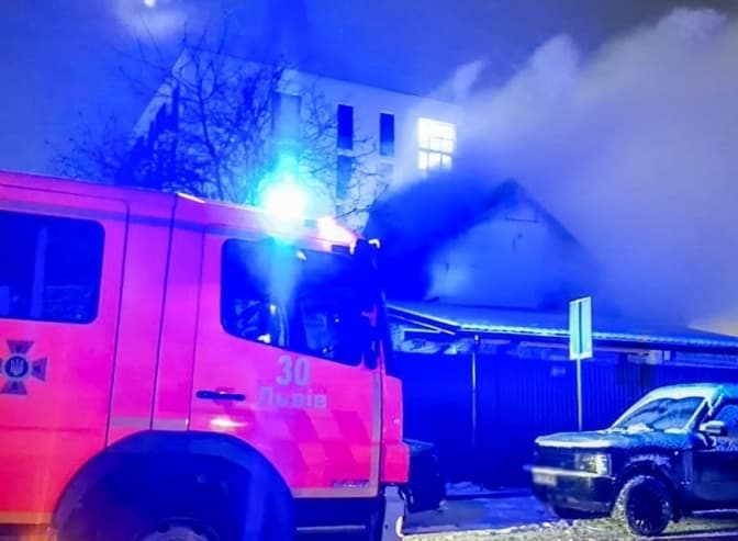 У нічній пожежі у Львові постраждав чоловік