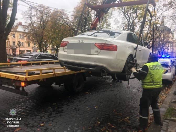 У Львові посилено штрафують та евакуюють авто порушників паркування. Локації