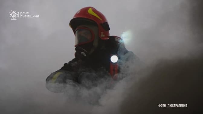 Через коротке замикання в електроподовжувачі на Львівщині загорілась квартира: постраждало немовля