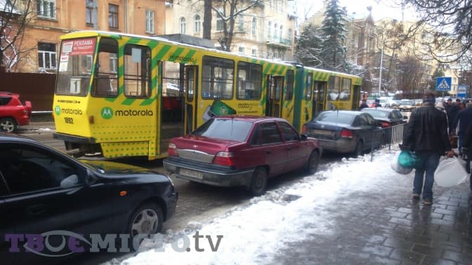 Ситуація на дорогах Львова. Від Академії мистецтв до центру не курсують трамваї