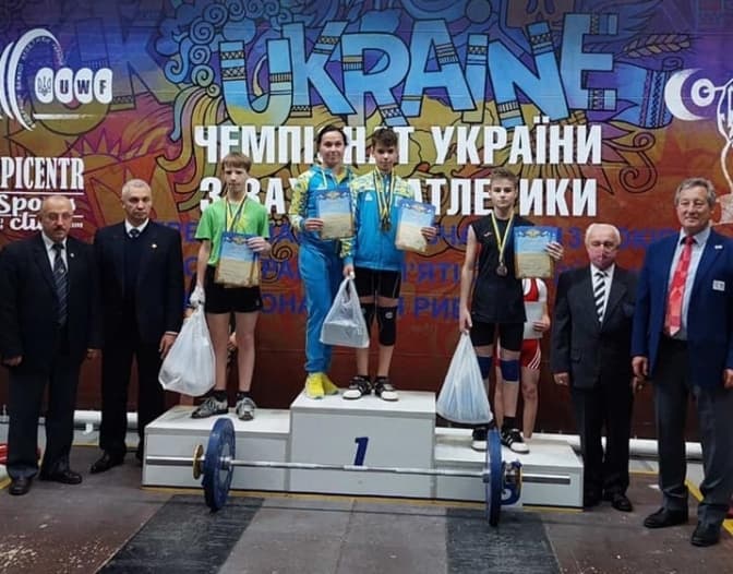 Львівська збірна важкоатлетів перемогла на чемпіонаті України серед юнаків