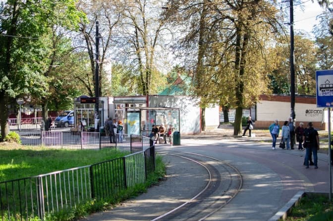 У Личаківському парку демонтували два МАФи. Фото