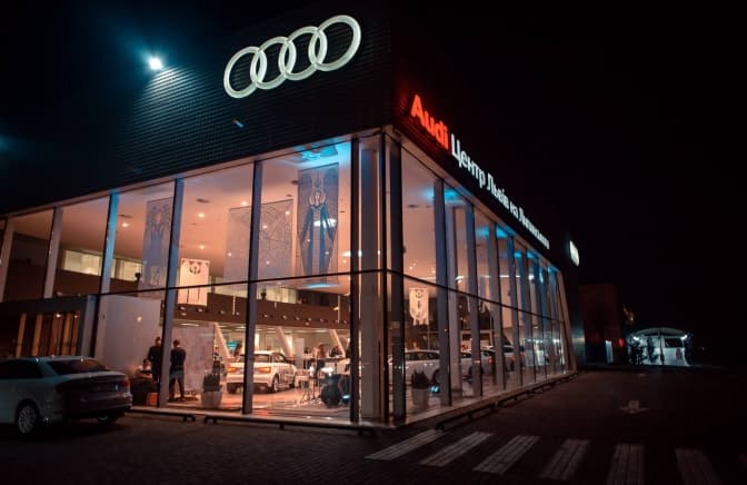 У Львові пропонують святкові знижки на нові моделі Audi. Фото, відео