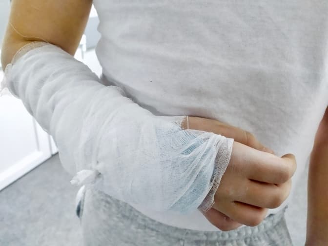 Львівські лікарі прооперували руку 12-річному юнаку, пересадивши нерв із іншої ділянки кисті