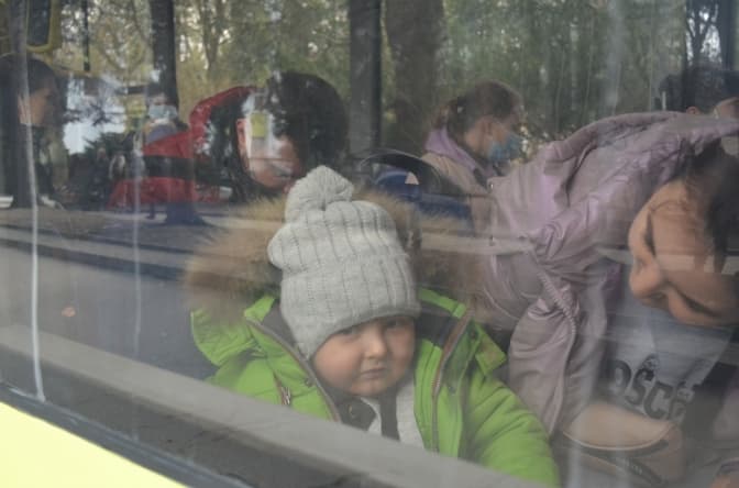 Зі Львова у Польщу вивезли ще понад 70 хворих на рак дітей