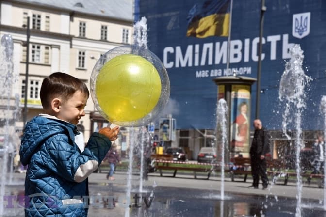 Перед Оперним театром у Львові запрацював головний фонтан міста. Фоторепортаж