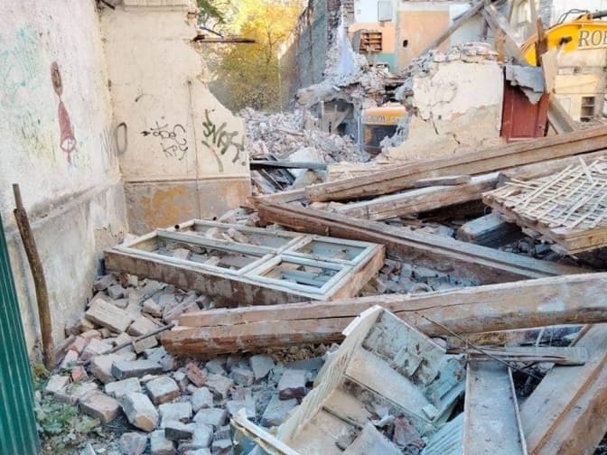 У Львові демонтували історичну віллу Лоренца на Коновальця