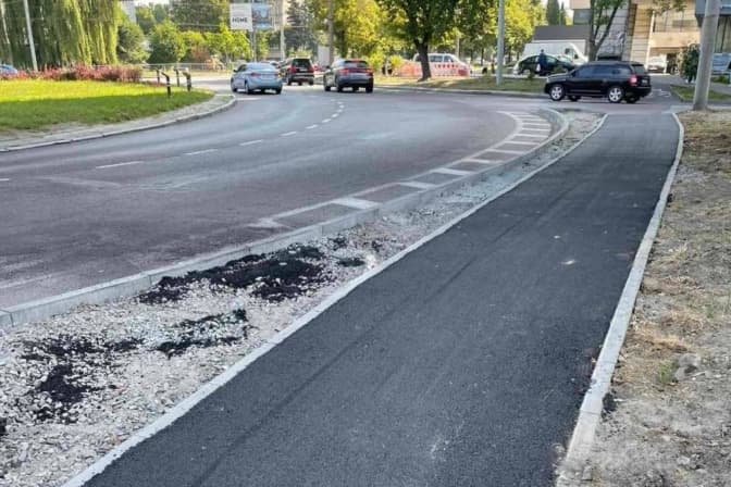 На одному із перехресть Львова облаштовують безперервну велодоріжку