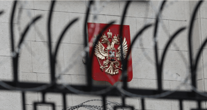 Росія почала вивозити сім’ї дипломатів зі Львова та Києва. Оновлено